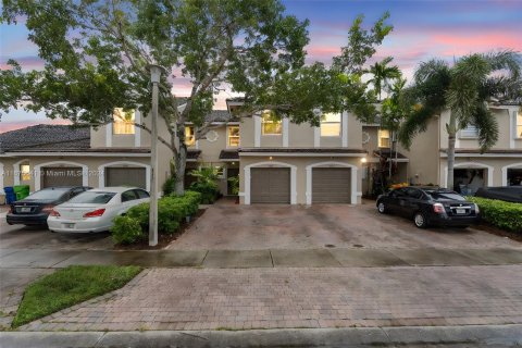 Townhouse in Sunrise, Florida 3 bedrooms, 129.69 sq.m. № 1400012 - photo 1