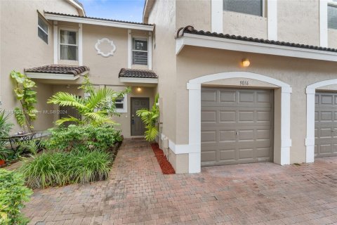 Townhouse in Sunrise, Florida 3 bedrooms, 129.69 sq.m. № 1400012 - photo 4