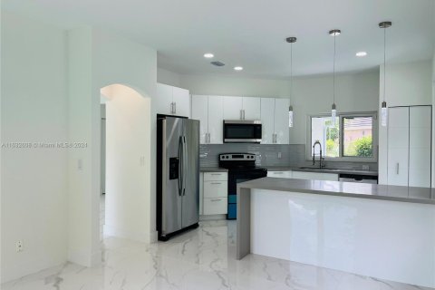 Casa en venta en Pembroke Pines, Florida, 3 dormitorios, 171.68 m2 № 1294345 - foto 1