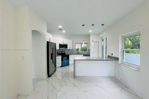 Casa en venta en Pembroke Pines, Florida, 3 dormitorios, 171.68 m2 № 1294345 - foto 6