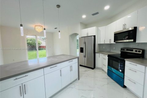 Casa en venta en Pembroke Pines, Florida, 3 dormitorios, 171.68 m2 № 1294345 - foto 8