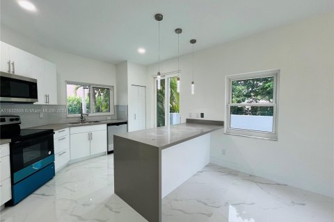 Casa en venta en Pembroke Pines, Florida, 3 dormitorios, 171.68 m2 № 1294345 - foto 5