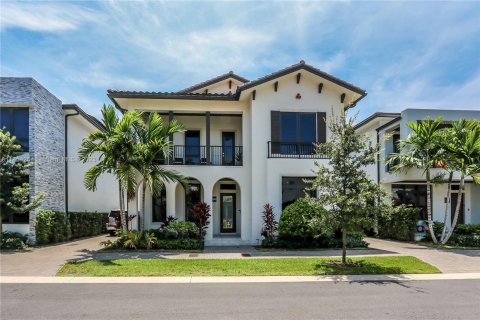 Villa ou maison à vendre à Doral, Floride: 6 chambres, 421.03 m2 № 730047 - photo 1