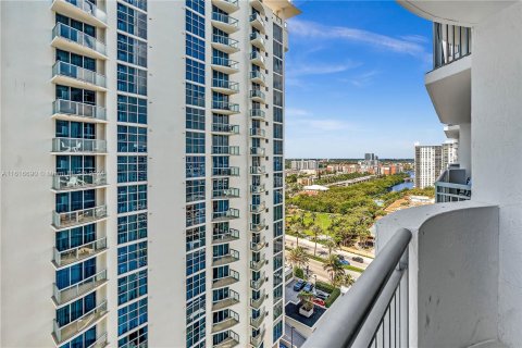 Condo in Sunny Isles Beach, Florida, 2 bedrooms  № 1238187 - photo 16