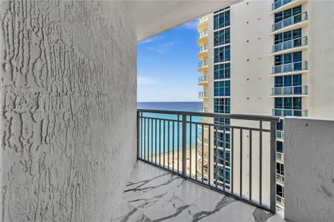 Condo in Sunny Isles Beach, Florida, 2 bedrooms  № 1238187 - photo 18