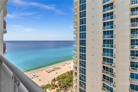 Condo in Sunny Isles Beach, Florida, 2 bedrooms  № 1238187 - photo 17