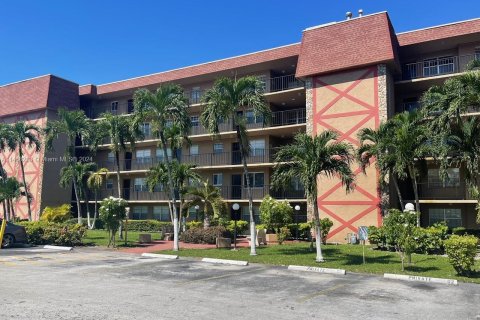 Condominio en venta en Hialeah, Florida, 2 dormitorios, 79.15 m2 № 782150 - foto 28