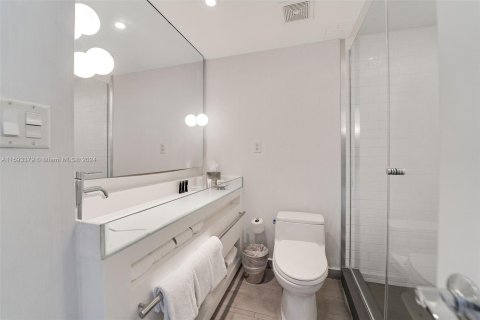 Condo in Miami Beach, Florida, 1 bedroom  № 1188120 - photo 16