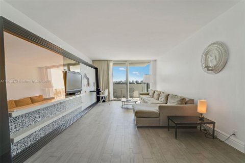 Condo in Miami Beach, Florida, 1 bedroom  № 1188120 - photo 5