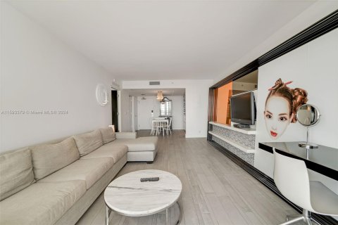 Condo in Miami Beach, Florida, 1 bedroom  № 1188120 - photo 9