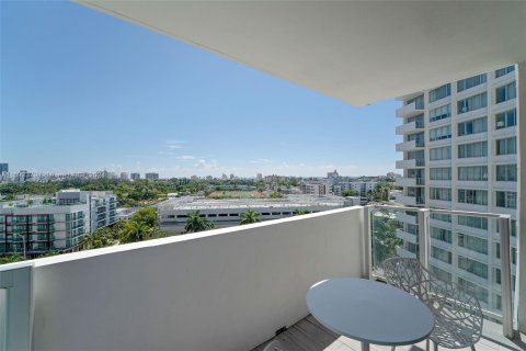 Condo in Miami Beach, Florida, 1 bedroom  № 1188120 - photo 19