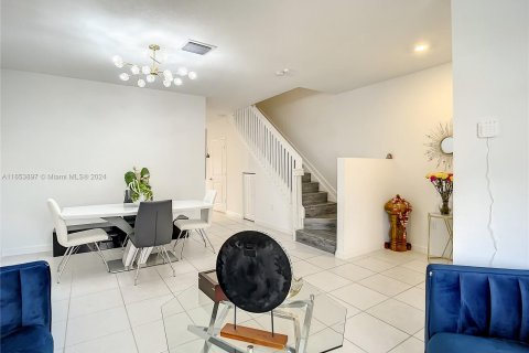 Townhouse in Miami, Florida 3 bedrooms, 141.21 sq.m. № 1348845 - photo 7