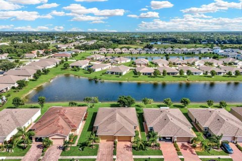 House in Lehigh Acres, Florida 2 bedrooms, 124.67 sq.m. № 1359652 - photo 4