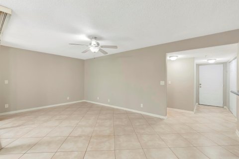 Condo in Delray Beach, Florida, 2 bedrooms  № 1100177 - photo 9