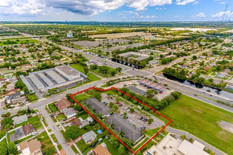 Propiedad comercial en venta en Miami Gardens, Florida № 935089 - foto 14