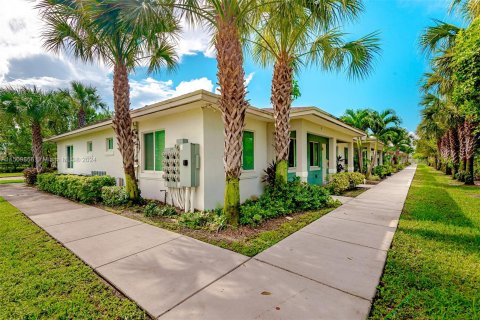 Купить коммерческую недвижимость в Майами-Гарденс, Флорида № 935089 - фото 8