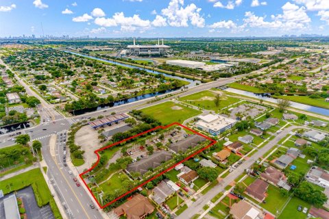 Propiedad comercial en venta en Miami Gardens, Florida № 935089 - foto 12