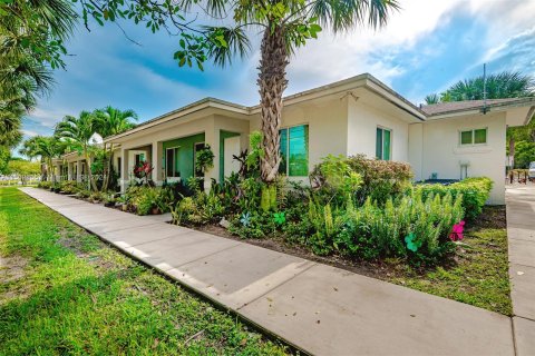 Купить коммерческую недвижимость в Майами-Гарденс, Флорида № 935089 - фото 6