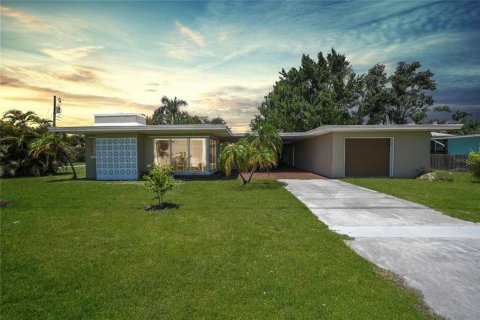 House in Punta Gorda, Florida 2 bedrooms, 142.7 sq.m. № 464998 - photo 21