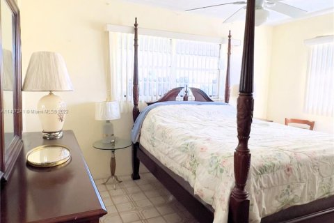 Condominio en venta en North Miami Beach, Florida, 2 dormitorios, 82.03 m2 № 880331 - foto 12