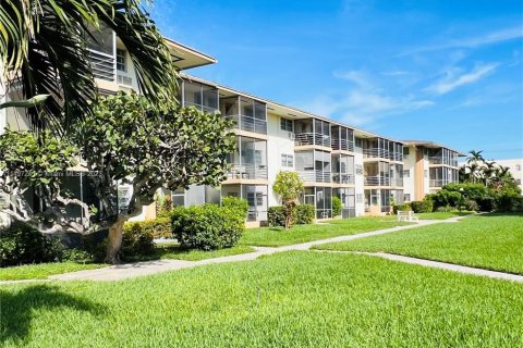 Condominio en venta en North Miami Beach, Florida, 2 dormitorios, 82.03 m2 № 880331 - foto 6