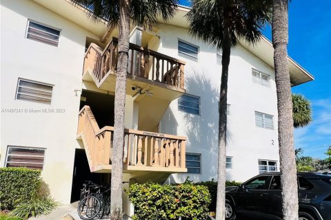 Condominio en venta en North Miami Beach, Florida, 2 dormitorios, 82.03 m2 № 880331 - foto 1