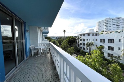 Condo in Miami Beach, Florida, 1 bedroom  № 1356669 - photo 16