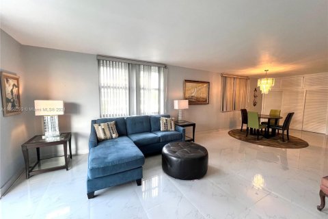 Condominio en venta en Miami Beach, Florida, 1 dormitorio, 74.32 m2 № 1356669 - foto 10