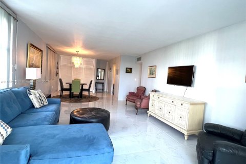 Condo in Miami Beach, Florida, 1 bedroom  № 1356669 - photo 9