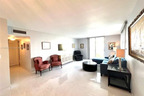 Condo in Miami Beach, Florida, 1 bedroom  № 1356669 - photo 7