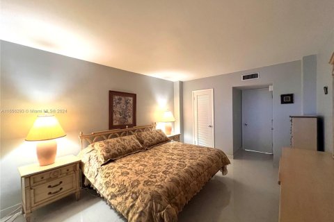 Condo in Miami Beach, Florida, 1 bedroom  № 1356669 - photo 11