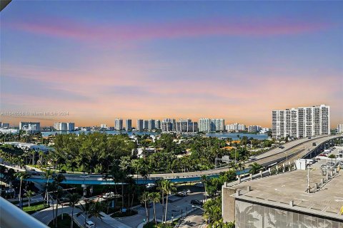 Studio in the Condo in Sunny Isles Beach, Florida  № 1331033 - photo 2