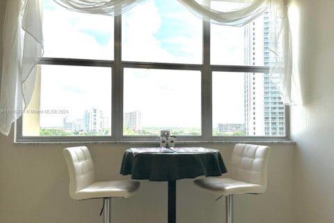 Condo in Hallandale Beach, Florida, 1 bedroom  № 1356703 - photo 13