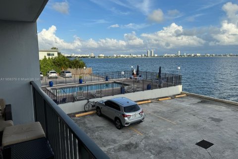 Condominio en venta en North Bay Village, Florida, 2 dormitorios, 115.2 m2 № 1356702 - foto 15