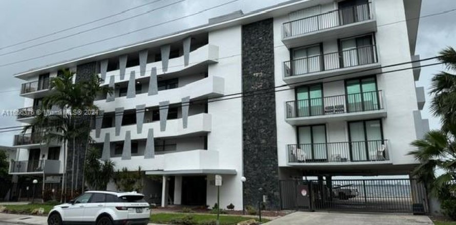 Condominio en North Bay Village, Florida, 2 dormitorios  № 1356702