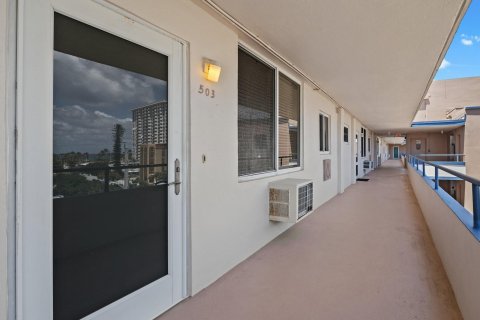 Condominio en venta en Pompano Beach, Florida, 1 dormitorio, 92.9 m2 № 1159634 - foto 28