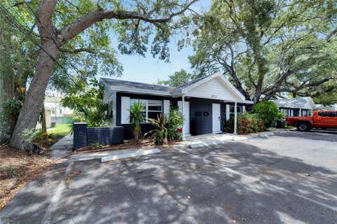Immobilier commercial à vendre à Tampa, Floride: 394.65 m2 № 1107738 - photo 1