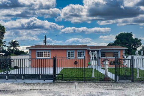 Villa ou maison à vendre à Miami, Floride: 4 chambres, 106.19 m2 № 1348989 - photo 8