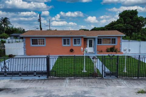 Casa en venta en Miami, Florida, 4 dormitorios, 106.19 m2 № 1348989 - foto 2