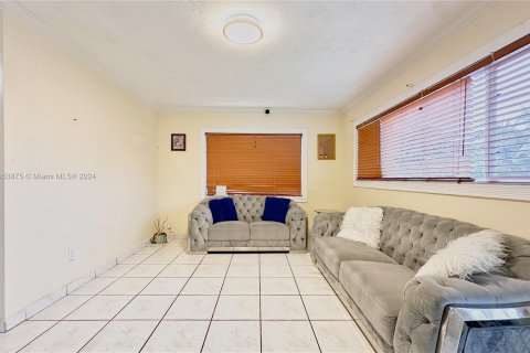 Casa en venta en Miami, Florida, 4 dormitorios, 106.19 m2 № 1348989 - foto 11