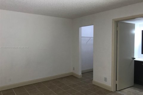 Copropriété à louer à Tamarac, Floride: 2 chambres, 91.42 m2 № 1348987 - photo 9