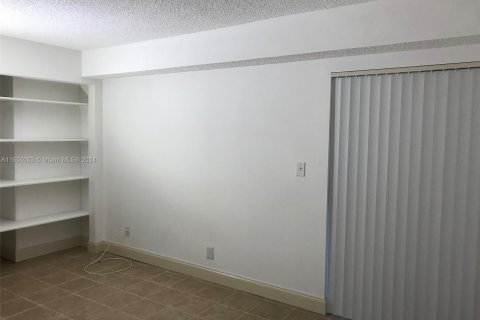 Copropriété à louer à Tamarac, Floride: 2 chambres, 91.42 m2 № 1348987 - photo 8