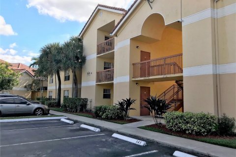 Copropriété à louer à Tamarac, Floride: 2 chambres, 91.42 m2 № 1348987 - photo 1