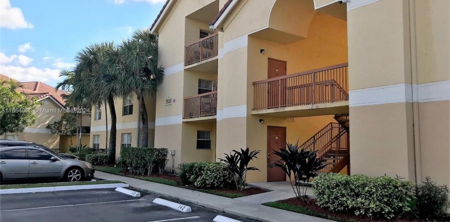 Condo in Tamarac, Florida, 2 bedrooms  № 1348987