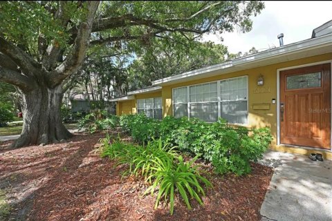 House in Tampa, Florida 4 bedrooms, 195.09 sq.m. № 1347244 - photo 2