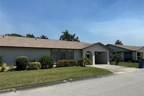 Villa ou maison à vendre à Sarasota, Floride: 2 chambres, 152.17 m2 № 1134428 - photo 2
