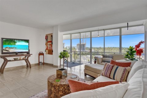 Condo in Miami, Florida, 1 bedroom  № 421788 - photo 2