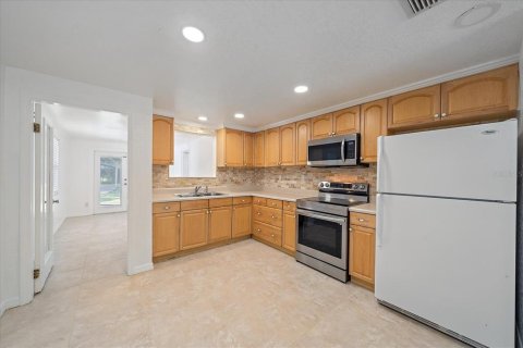 House in Sarasota, Florida 4 bedrooms, 170.1 sq.m. № 1384662 - photo 8