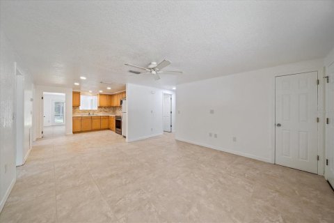 House in Sarasota, Florida 4 bedrooms, 170.1 sq.m. № 1384662 - photo 6