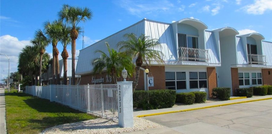 Condominio en Port Charlotte, Florida, 3 dormitorios  № 983065